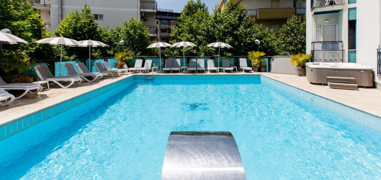 Hotel Verona チェゼナーティコ エクステリア 写真