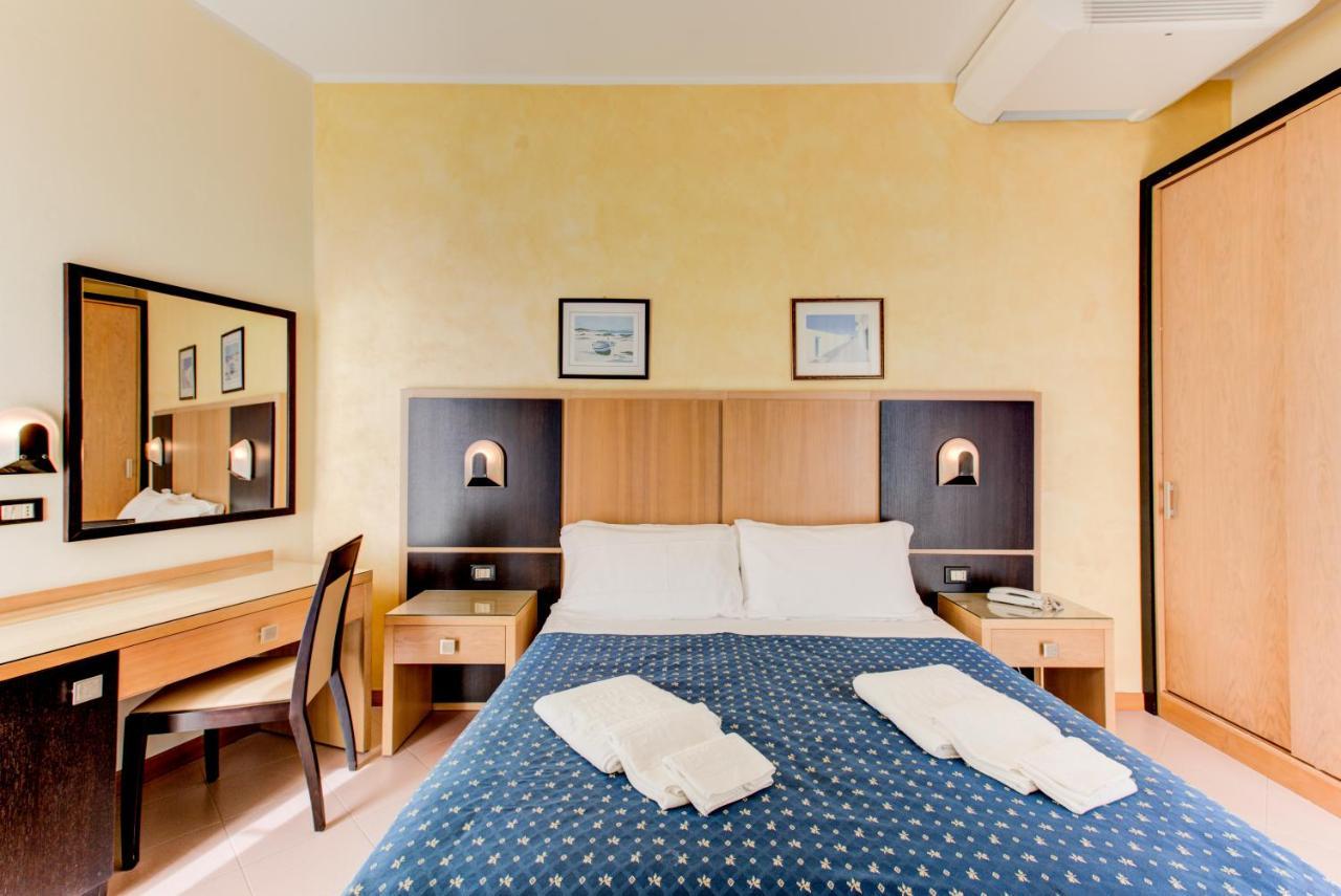 Hotel Verona チェゼナーティコ エクステリア 写真