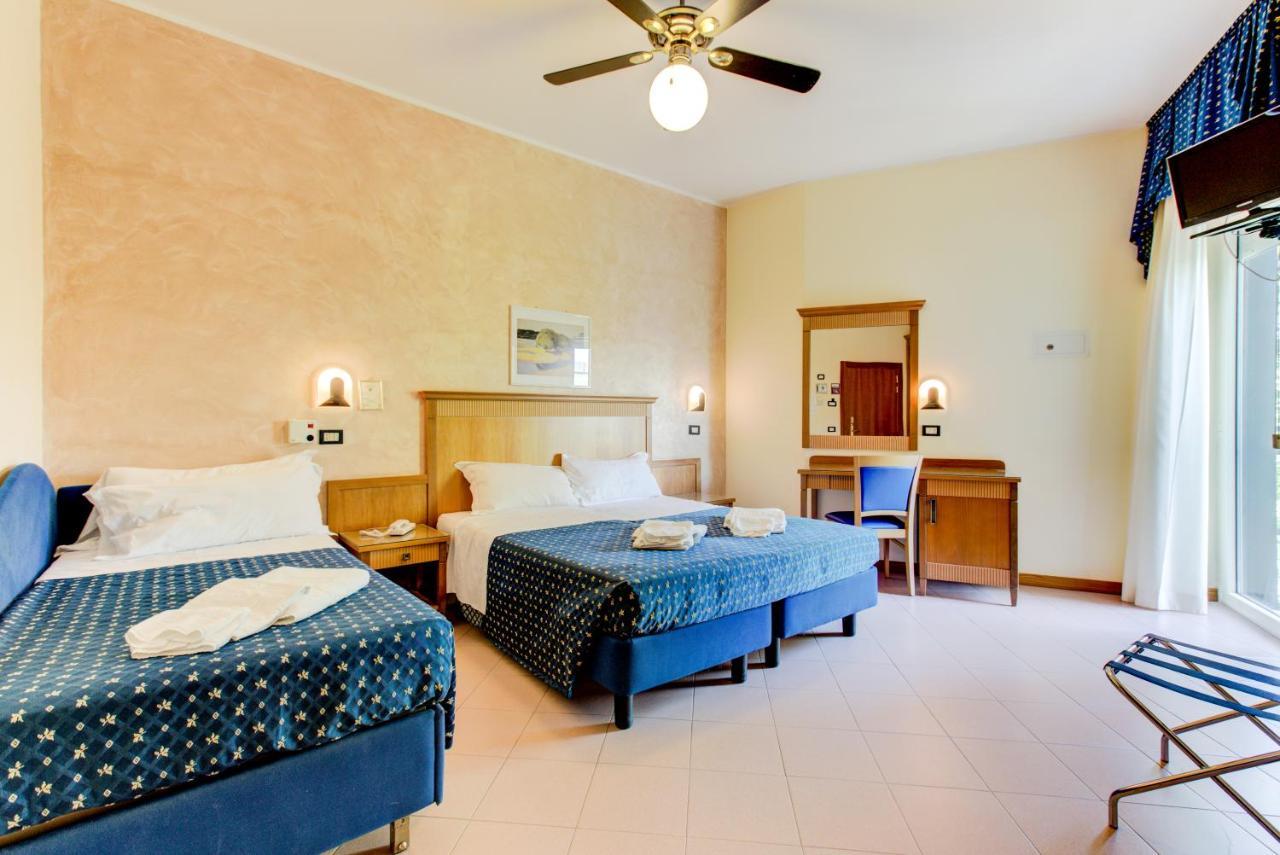 Hotel Verona チェゼナーティコ エクステリア 写真