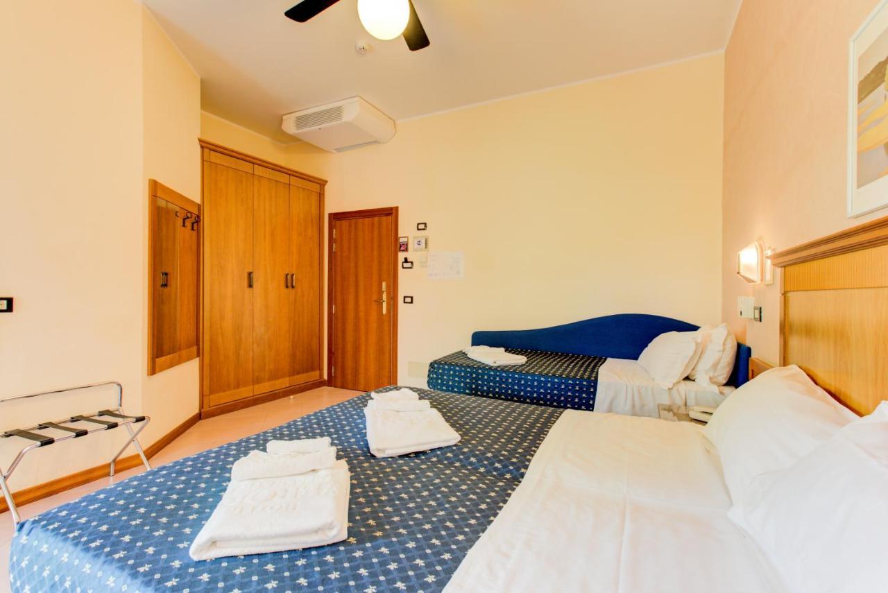 Hotel Verona チェゼナーティコ エクステリア 写真