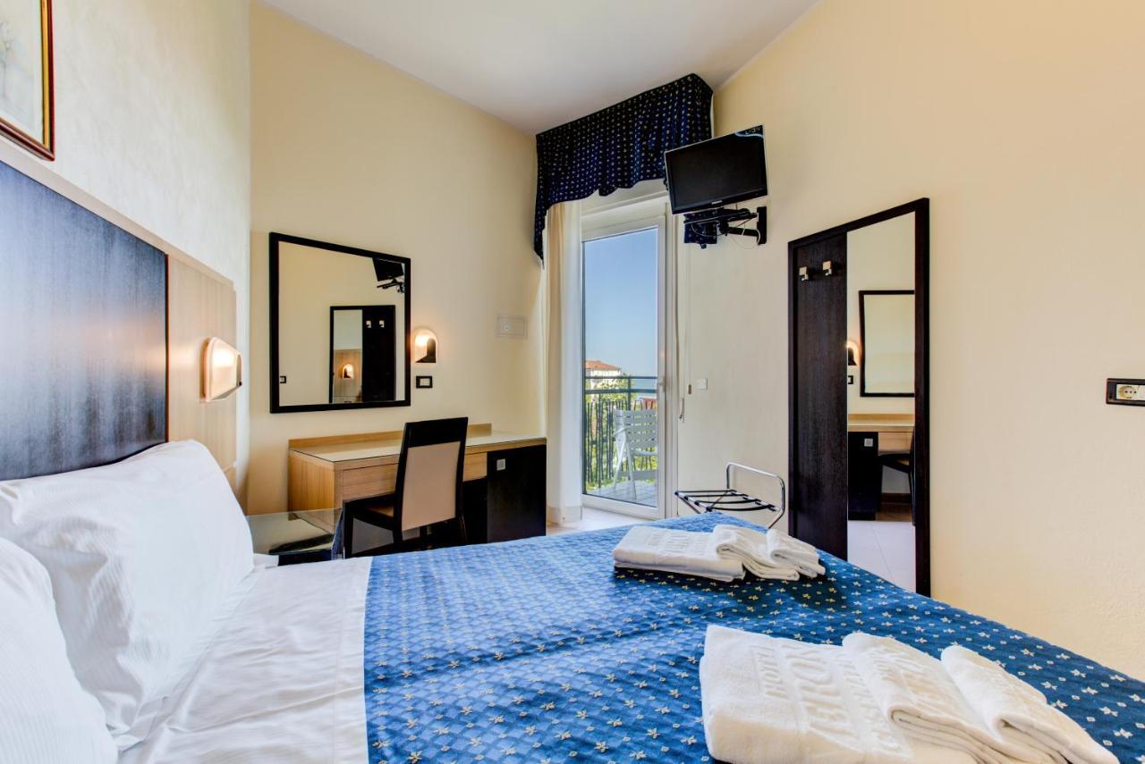 Hotel Verona チェゼナーティコ エクステリア 写真