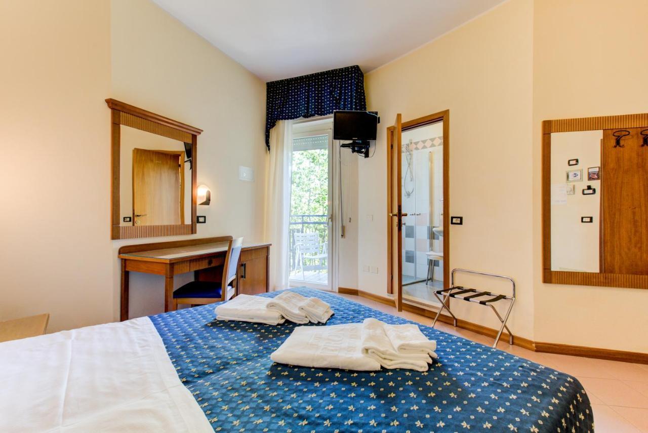 Hotel Verona チェゼナーティコ エクステリア 写真
