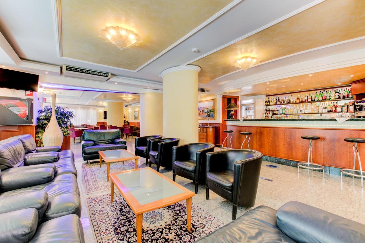 Hotel Verona チェゼナーティコ エクステリア 写真