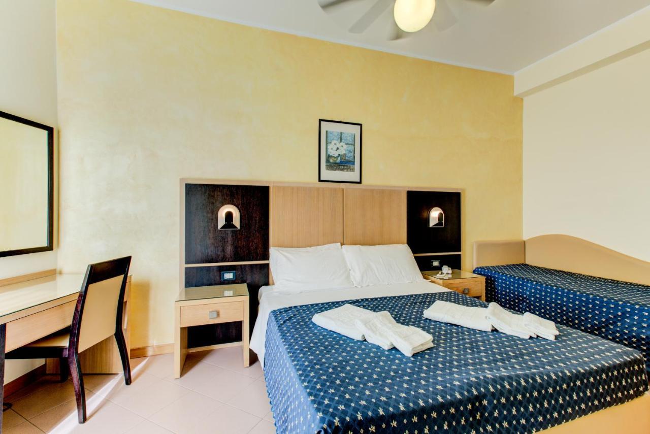 Hotel Verona チェゼナーティコ エクステリア 写真