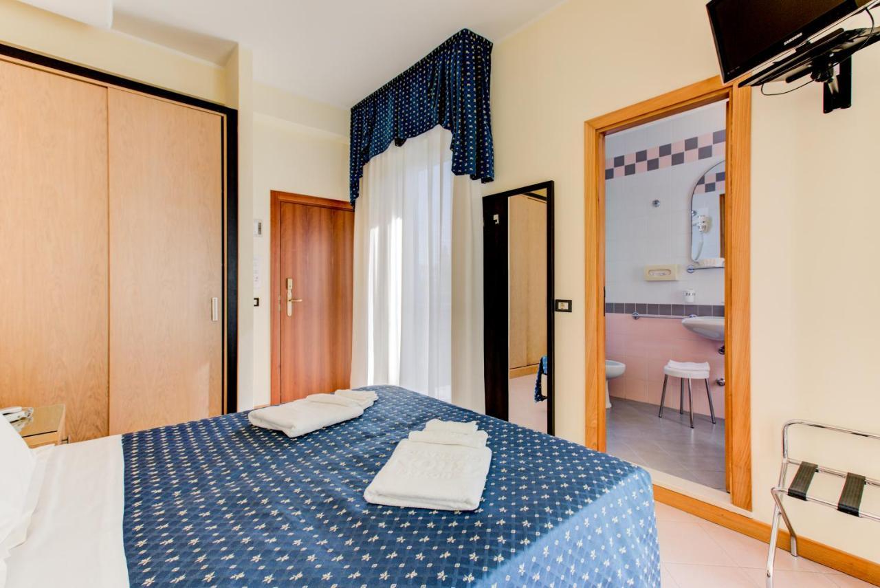 Hotel Verona チェゼナーティコ エクステリア 写真