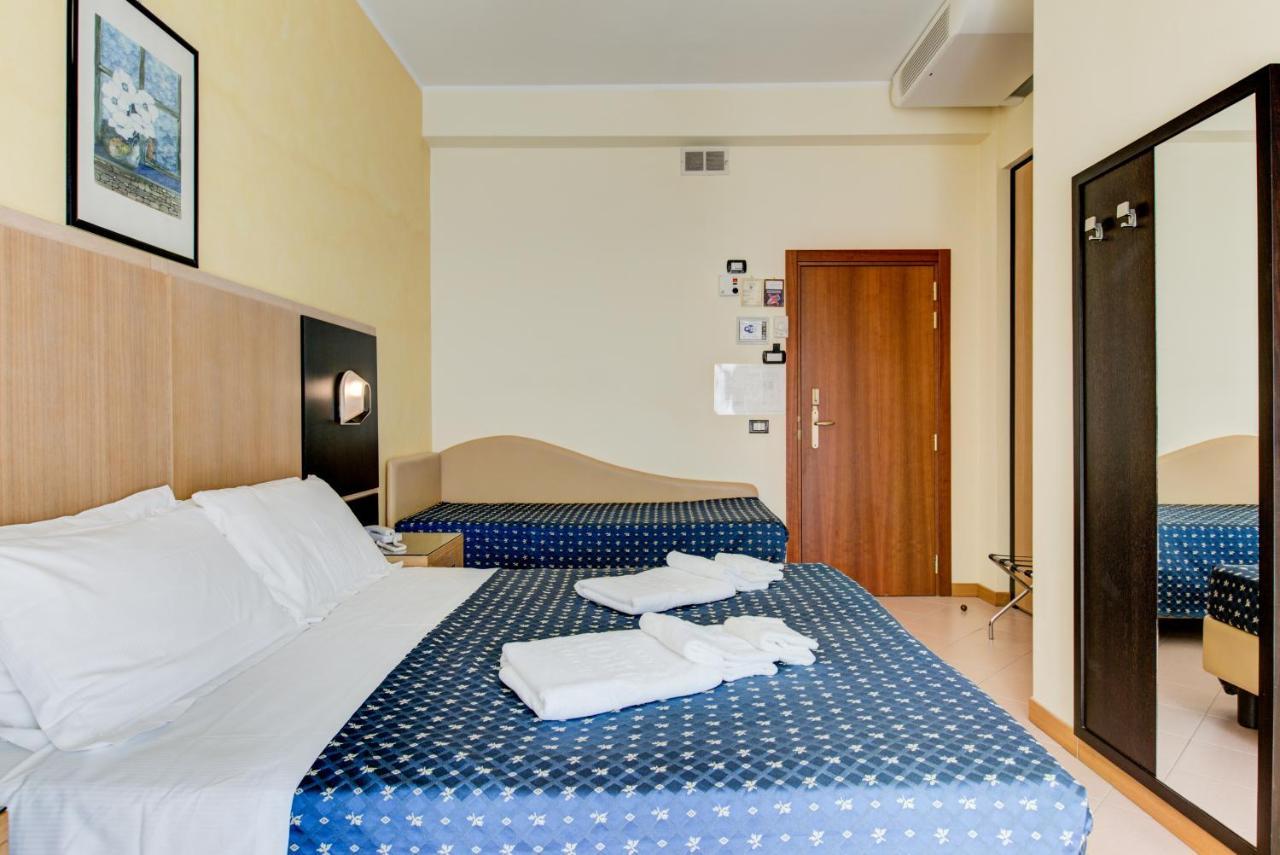 Hotel Verona チェゼナーティコ エクステリア 写真