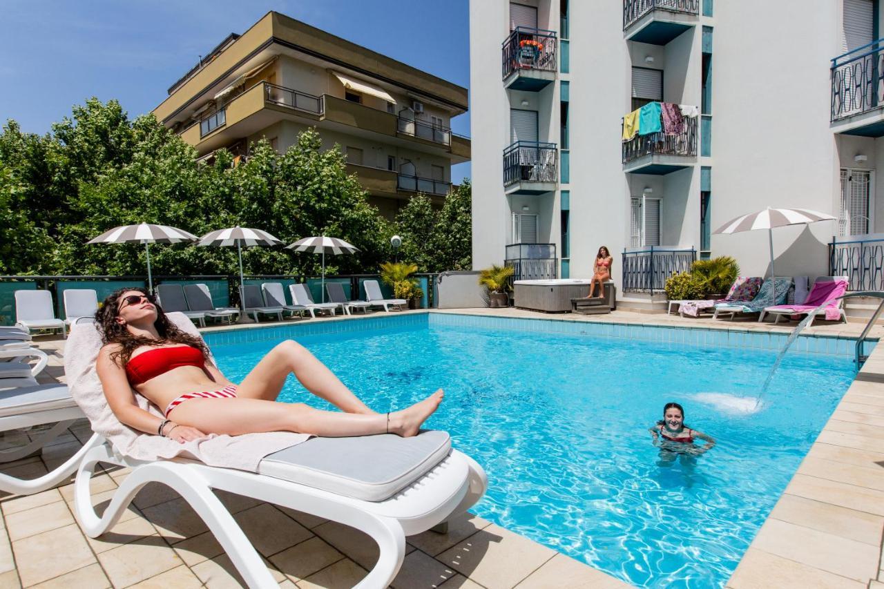Hotel Verona チェゼナーティコ エクステリア 写真