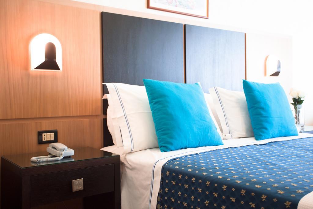 Hotel Verona チェゼナーティコ 部屋 写真